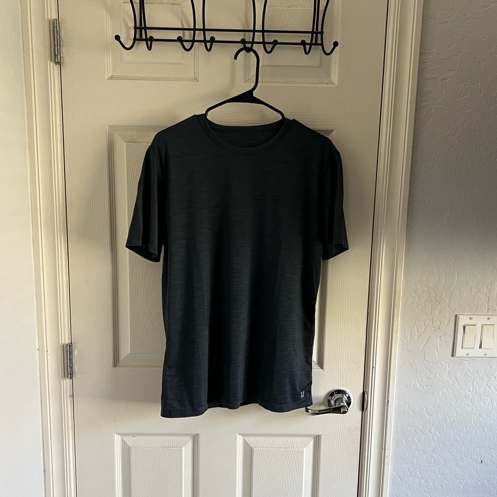 Vuori Zephyr Shirt